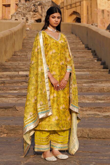 Buy_Bannhi By Priyanka Rathore_Yellow Chanderi Embroidery V-neck Printed Kurta Set _Online_at_Aza_Fashions