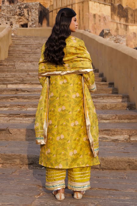 Shop_Bannhi By Priyanka Rathore_Yellow Chanderi Embroidery V-neck Printed Kurta Set _at_Aza_Fashions