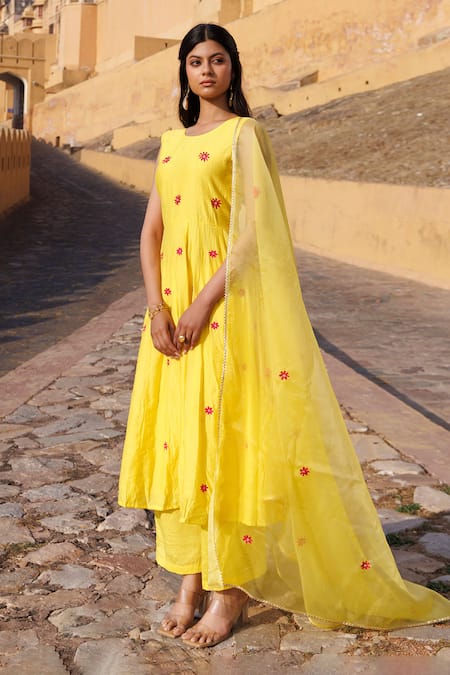 Shop Bannhi By Priyanka Rathore Yellow Chanderi Embroidery Round Neck Anarkali Set Online at Aza Fashions Shop_Bannhi By Priyanka Rathore_Yellow Chanderi Embroidery Round Neck Anarkali Set _Online_at_Aza_Fashions