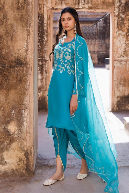 Buy_Bannhi By Priyanka Rathore_Blue Embroidery Uppada Silk Kurta Set _Online_at_Aza_Fashions