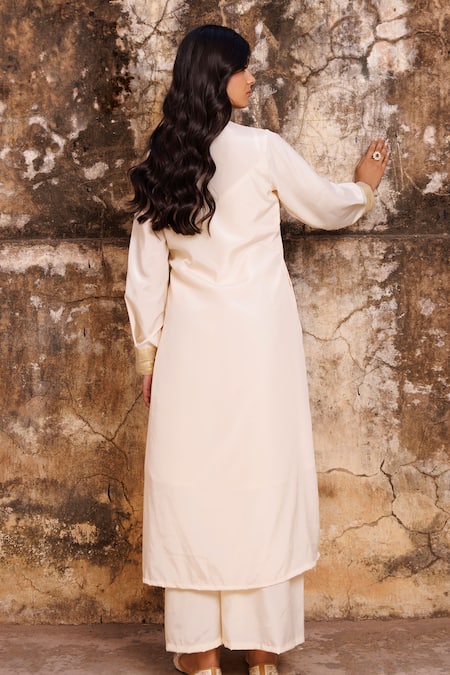 Shop Bannhi By Priyanka Rathore Ivory Crepe Collared Straight Kurta Set at Aza Fashions Shop_Bannhi By Priyanka Rathore_Ivory Crepe Collared Straight Kurta Set _at_Aza_Fashions