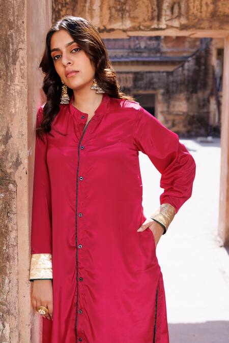 Bannhi By Priyanka Rathore_Wine Crepe Collared Kurta Set With Pant _Online_at_Aza_Fashions