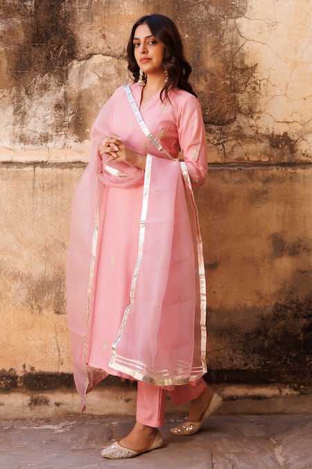 Shop_Bannhi By Priyanka Rathore_Pink Embroidery V-neck Kurta Set _Online_at_Aza_Fashions