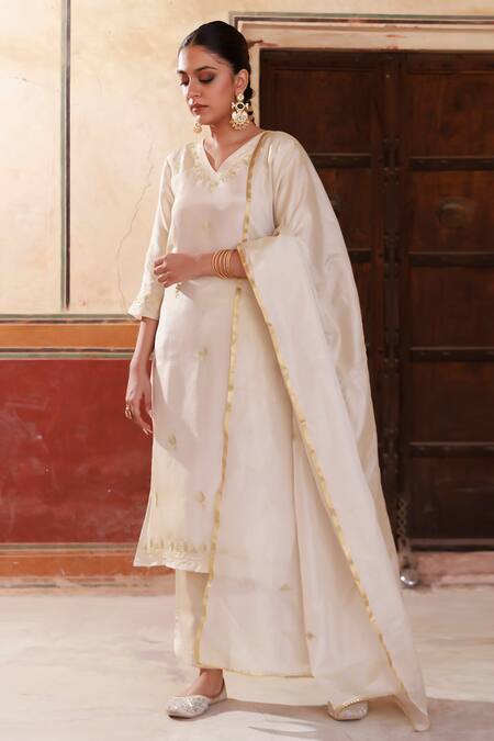 Shop_Bannhi by Priyanka Rathore_Ivory Tissue, Georgette Embroidery V-neck Kurta Set _Online_at_Aza_Fashions