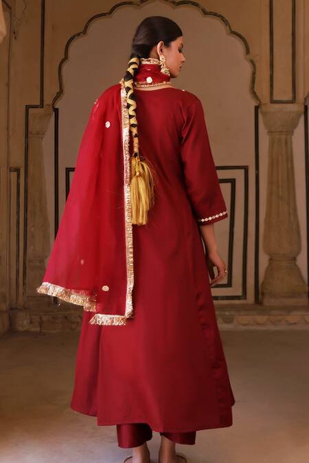 Shop_Bannhi by Priyanka Rathore_Maroon Cotton, Silk Embroidery, Sequins V-neck Kurta Set _at_Aza_Fashions