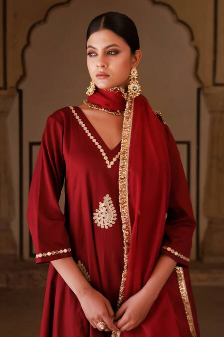 Buy_Bannhi by Priyanka Rathore_Maroon Cotton, Silk Embroidery, Sequins V-neck Kurta Set _Online_at_Aza_Fashions