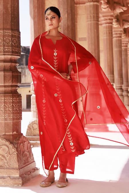 Shop_Bannhi By Priyanka Rathore_Red Chanderi Embroidery Split V-neck Anarkali Set With Dupatta _Online_at_Aza_Fashions