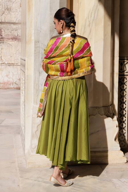 Shop_Bannhi by Priyanka Rathore_Green Embroidery V-neck Anarkali Set With Dupatta _at_Aza_Fashions