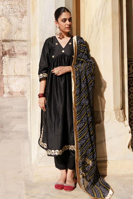 Bannhi by Priyanka Rathore_Black Embroidery, Zari V-neck Dupion Silk Kurta Set _Online_at_Aza_Fashions