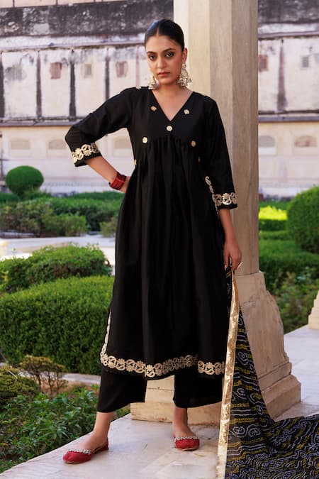 Buy_Bannhi by Priyanka Rathore_Black Embroidery, Zari V-neck Dupion Silk Kurta Set _Online_at_Aza_Fashions