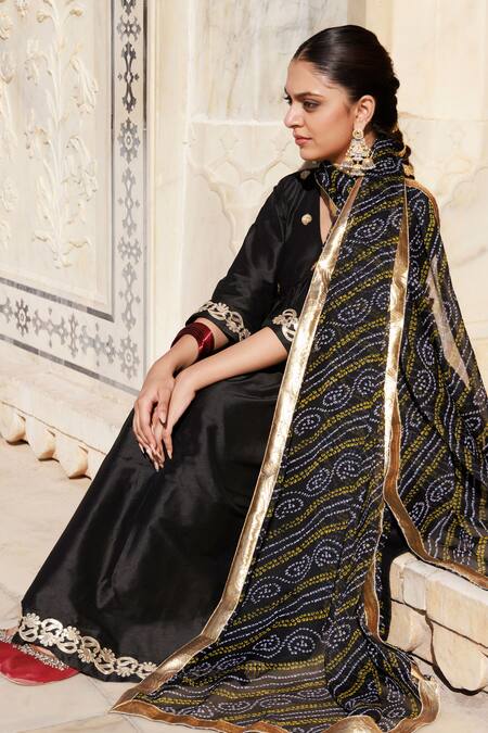 Shop_Bannhi by Priyanka Rathore_Black Embroidery, Zari V-neck Dupion Silk Kurta Set _Online_at_Aza_Fashions