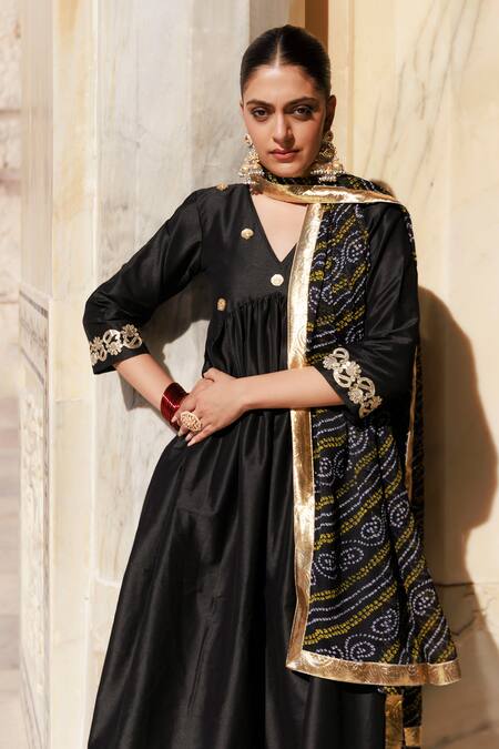 Bannhi by Priyanka Rathore_Black Embroidery, Zari V-neck Dupion Silk Kurta Set _at_Aza_Fashions