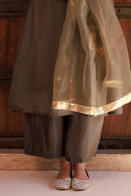 Bannhi by Priyanka Rathore_Green Embroidery Round Neck Uppada Silk Kurta Set _Online_at_Aza_Fashions