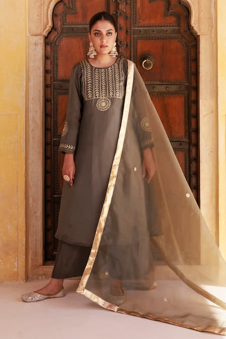 Buy_Bannhi by Priyanka Rathore_Green Embroidery Round Neck Uppada Silk Kurta Set _Online_at_Aza_Fashions