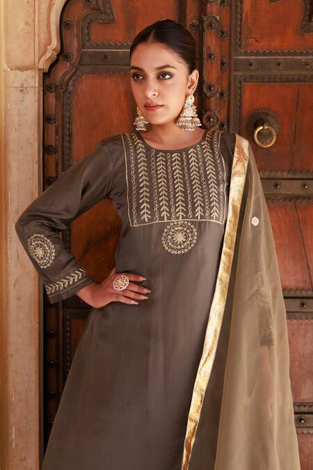 Shop_Bannhi by Priyanka Rathore_Green Embroidery Round Neck Uppada Silk Kurta Set _Online_at_Aza_Fashions