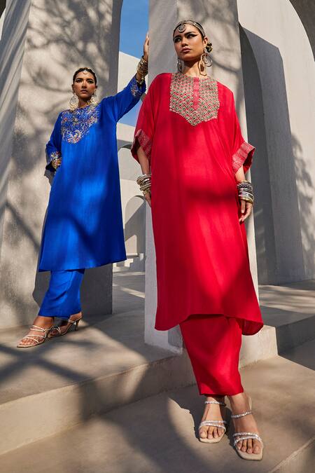 Buy_Anu Pellakuru_Blue Silk Embroidery Round Neck Electric Kaftan Set 