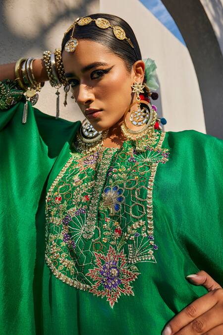 Buy_Anu Pellakuru_Emerald Green Silk Embroidery Round Neck Kaftan Set