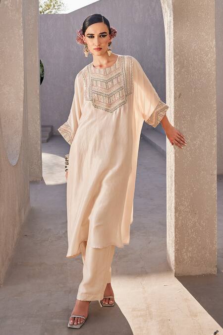 Anu Pellakuru_Off White Silk Embroidery Round Neck Kaftan Set _at_Aza_Fashions