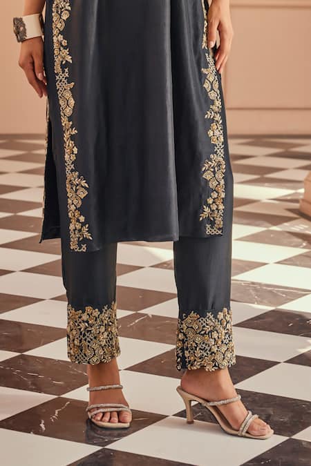 Anu Pellakuru Black Silk Embroidery Round Neck Kurta Set Online at Aza Fashions Anu Pellakuru_Black Silk Embroidery Round Neck Kurta Set _Online_at_Aza_Fashions