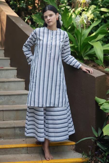 Shop_Raas Life_White Cotton Collared Striped Tunic Kurta Set _at_Aza_Fashions