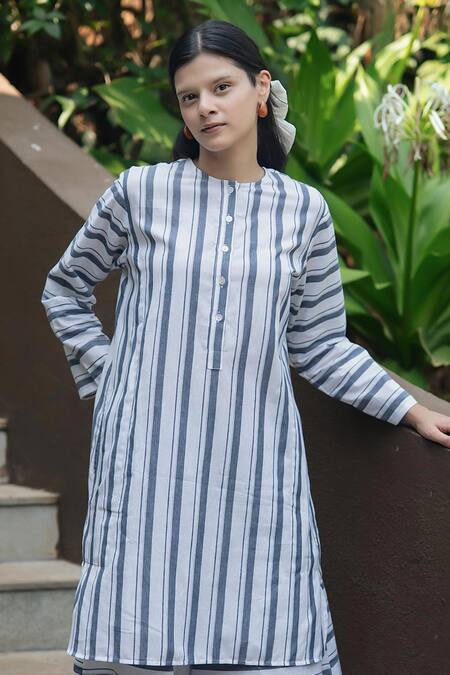 Shop_Raas Life_White Cotton Collared Striped Tunic Kurta Set _Online_at_Aza_Fashions