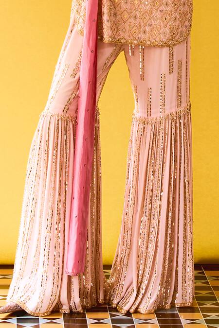 Anushka Khanna Blush Silk, Organza Embroidery Round Neck Pink Hand Kurta Set Online at Aza Fashions Anushka Khanna_Blush Silk, Organza Embroidery Round Neck Pink Hand Kurta Set_Online_at_Aza_Fashions