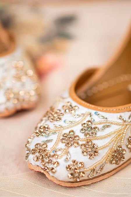 Loryphilory_White Floral Embroidered Gold Jutti _Online_at_Aza_Fashions