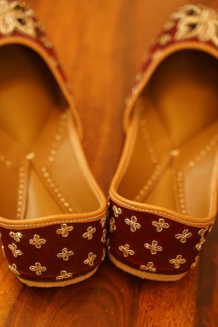 Shop_Loryphilory_Red Embroidered Vegan Leather Juttis _at_Aza_Fashions