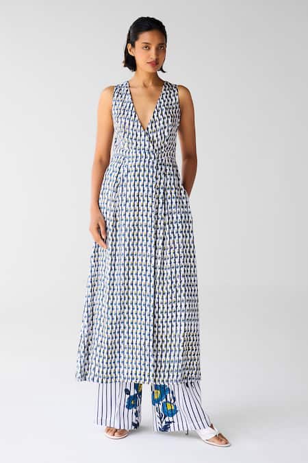 Cotton And Clay_White Cotton V-neck Printed Kurta And Trouser Set _at_Aza_Fashions