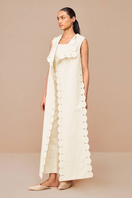 Shop Ampm Ivory Cotton, Linen Cleo Scalloped Throw Set Online at Aza Fashions Shop_Ampm_Ivory Cotton, Linen Cleo Scalloped Throw Set _Online_at_Aza_Fashions