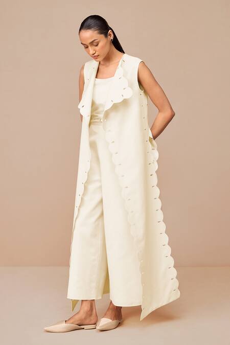 Ampm Ivory Cotton, Linen Cleo Scalloped Throw Set at Aza Fashions Ampm_Ivory Cotton, Linen Cleo Scalloped Throw Set _at_Aza_Fashions