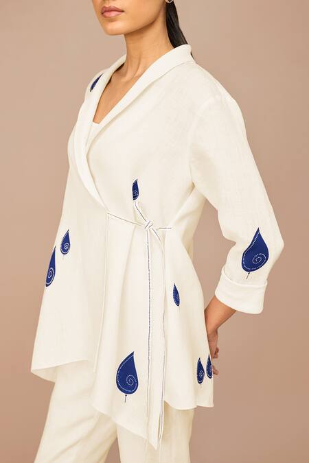 Buy_Ampm_Ivory Linen, Viscose Embroidery Open Neck Dahlia Wrap Shirt And Pant Set 