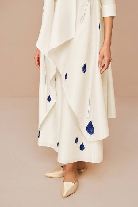 Ampm Ivory Chanderi Embroidery Open Neck Zinnia Throw Set at Aza Fashions Ampm_Ivory Chanderi Embroidery Open Neck Zinnia Throw Set _at_Aza_Fashions