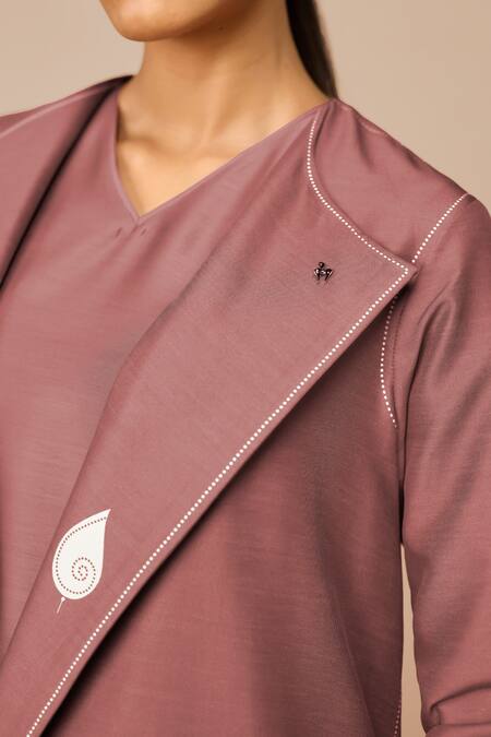 Buy Ampm Chanderi Embroidery, Chains V-neck Terracotta Azar Jacket Set Buy_Ampm_Chanderi Embroidery, Chains V-neck Terracotta Azar Jacket Set