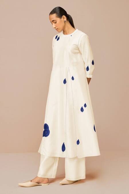 Buy_Ampm_Ivory Chanderi Embroidery Round Neck Ophira Kurta Set_Online_at_Aza_Fashions