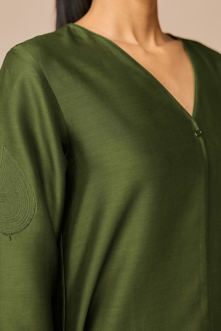 Buy_Ampm_Olive Green Chanderi Embroidery V-neck Color Blocked Kurta Set 