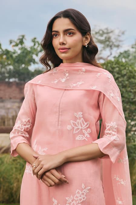 Vaayu_Pink Muslin Embroidery Round Neck Kurta Set _at_Aza_Fashions