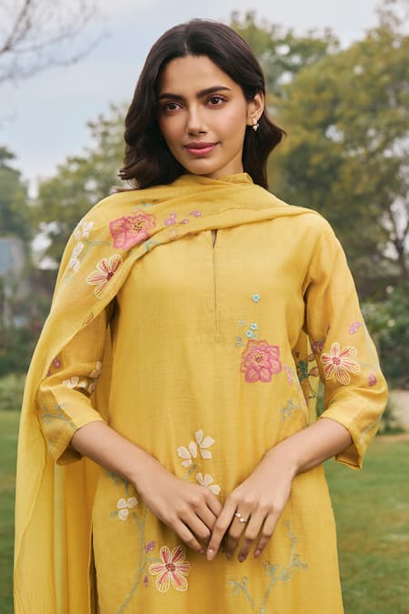Vaayu_Yellow Muslin Embroidery Round Neck Kurta Set _Online_at_Aza_Fashions