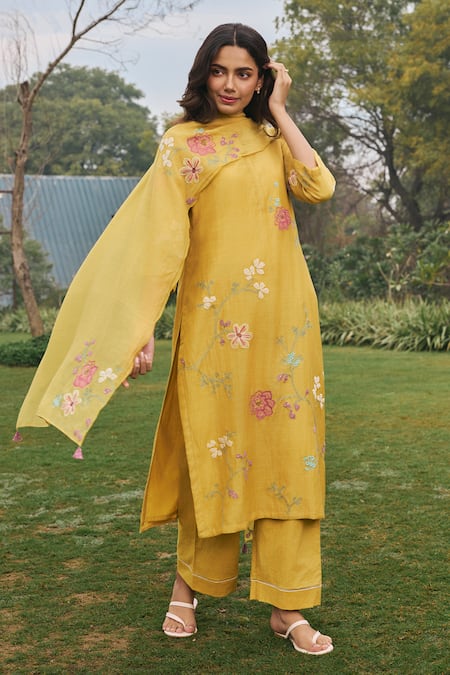 Vaayu_Yellow Muslin Embroidery Round Neck Kurta Set _at_Aza_Fashions