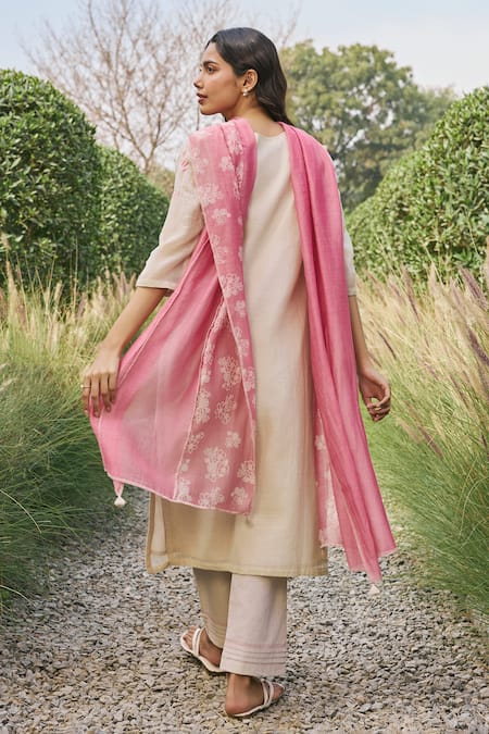 Shop_Vaayu_Beige Muslin Embroidery V-neck And Pink Cotton Kurta Set _at_Aza_Fashions