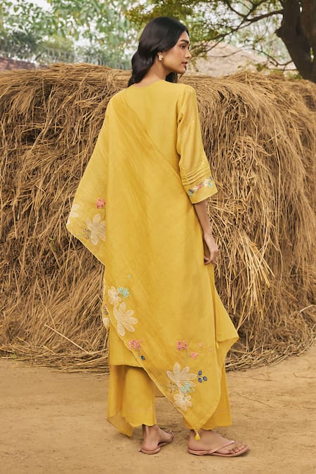 Shop_Vaayu_Yellow Muslin, Cotton Embroidery Round Neck Straight Kurta Set _at_Aza_Fashions