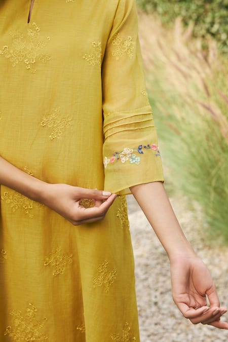 Vaayu_Yellow Muslin Embroidery Round Neck Kurta And Pant Set _Online_at_Aza_Fashions
