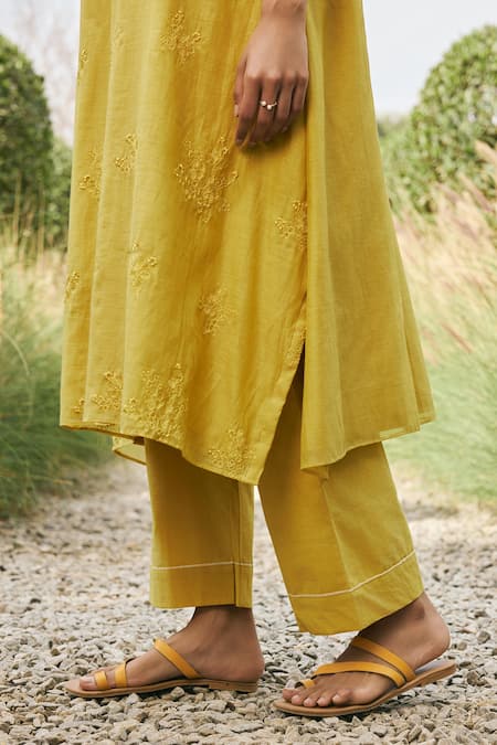 Buy_Vaayu_Yellow Muslin Embroidery Round Neck Kurta And Pant Set _Online_at_Aza_Fashions