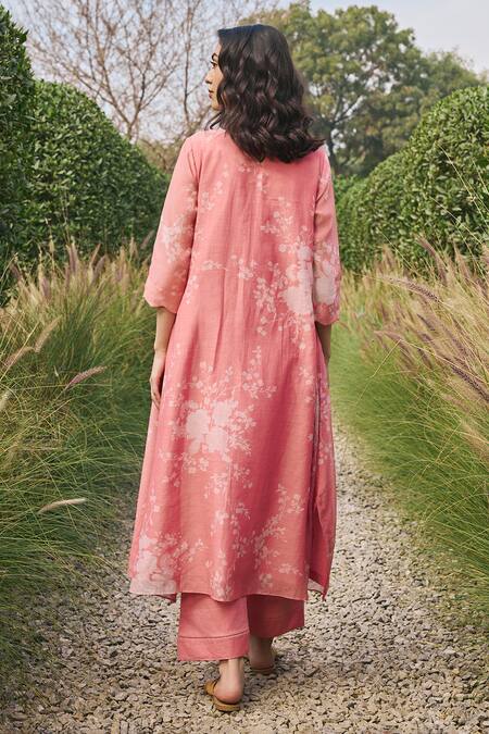 Shop_Vaayu_Pink Muslin Round Neck Printed Kurta Set _at_Aza_Fashions