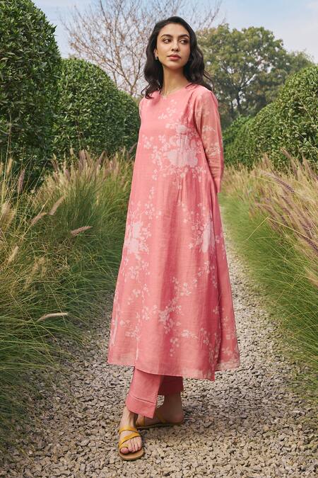 Vaayu_Pink Muslin Round Neck Printed Kurta Set _at_Aza_Fashions