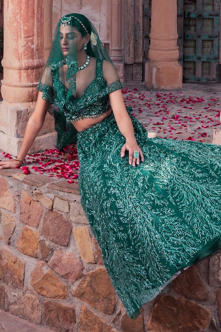 Buy Meenagurnam Green Net Sequins, Embroidery V-neck Emerald Lehenga Set Buy_Meenagurnam_Green Net Sequins, Embroidery V-neck Emerald Lehenga Set