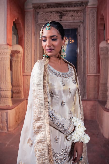 Buy Meenagurnam Ivory Jacquard Embroidery Round Neck Tissue Kurta Set Online at Aza Fashions Buy_Meenagurnam_Ivory Jacquard Embroidery Round Neck Tissue Kurta Set _Online_at_Aza_Fashions