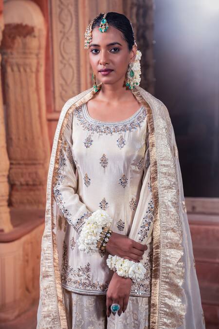 Meenagurnam Ivory Jacquard Embroidery Round Neck Tissue Kurta Set at Aza Fashions Meenagurnam_Ivory Jacquard Embroidery Round Neck Tissue Kurta Set _at_Aza_Fashions