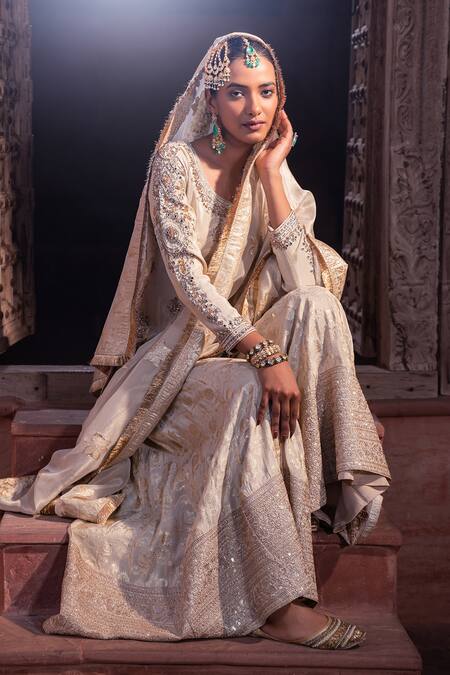 Buy Meenagurnam Ivory Jacquard Embroidery Round Neck Tissue Kurta Set Buy_Meenagurnam_Ivory Jacquard Embroidery Round Neck Tissue Kurta Set