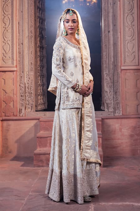 Meenagurnam Ivory Jacquard Embroidery Round Neck Tissue Kurta Set Online at Aza Fashions Meenagurnam_Ivory Jacquard Embroidery Round Neck Tissue Kurta Set _Online_at_Aza_Fashions